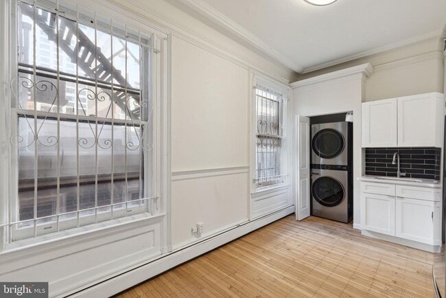 Building Photo - 131 S 18th St