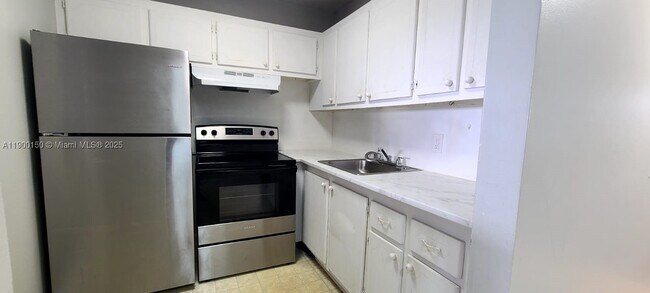 Building Photo - 92 Berkshire D