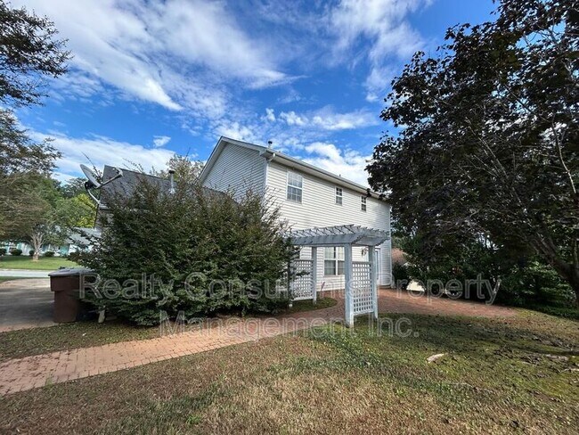 Building Photo - 600 Summerwalk Rd