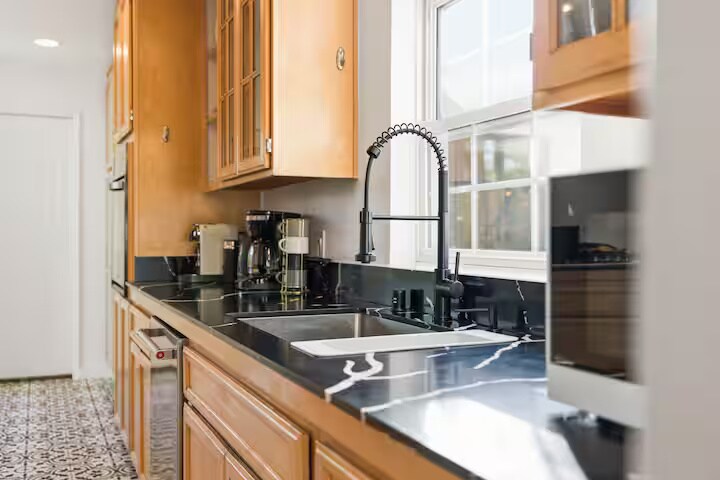 Building Photo - 3407 N Mountain View Dr