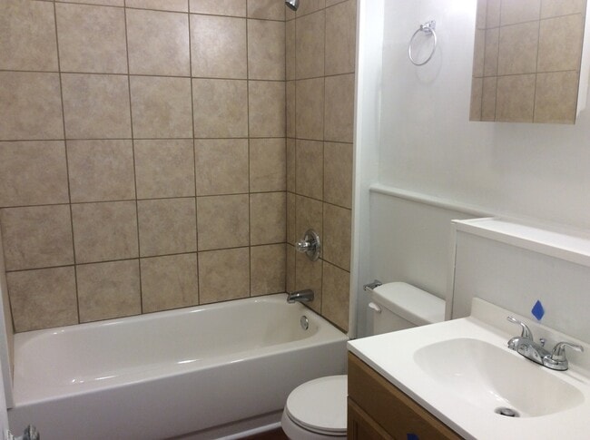 Building Photo - 3 Bedroom 1 Bath Apartment York City SD