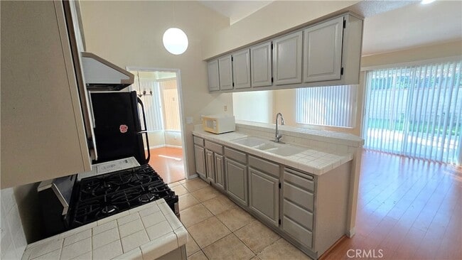 Building Photo - 1309 Cascade Ave