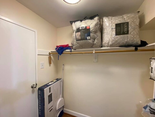 Building Photo - Cozy Studio Condo in Dupont Circle!