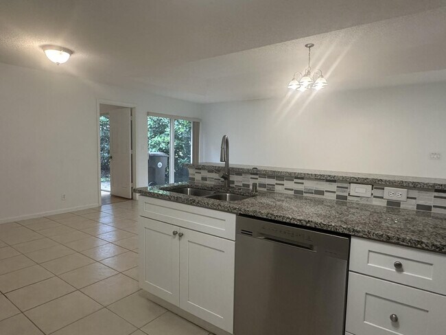 Building Photo - 3427 Commodore Ct