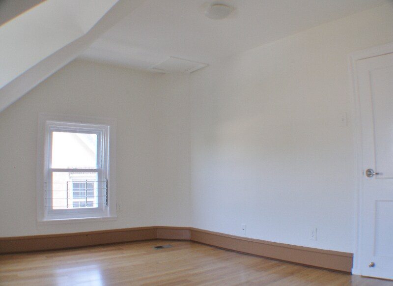 Building Photo - 550 E Washington Ln