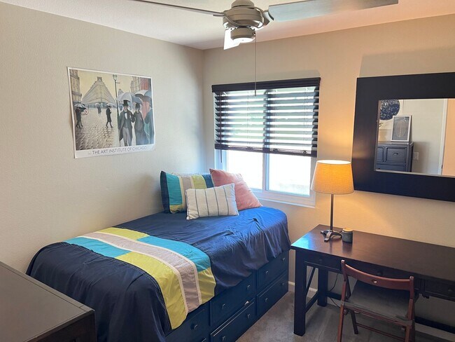Building Photo - Wonderfully Updated 3 Bed 2.5 Bath Foothil...