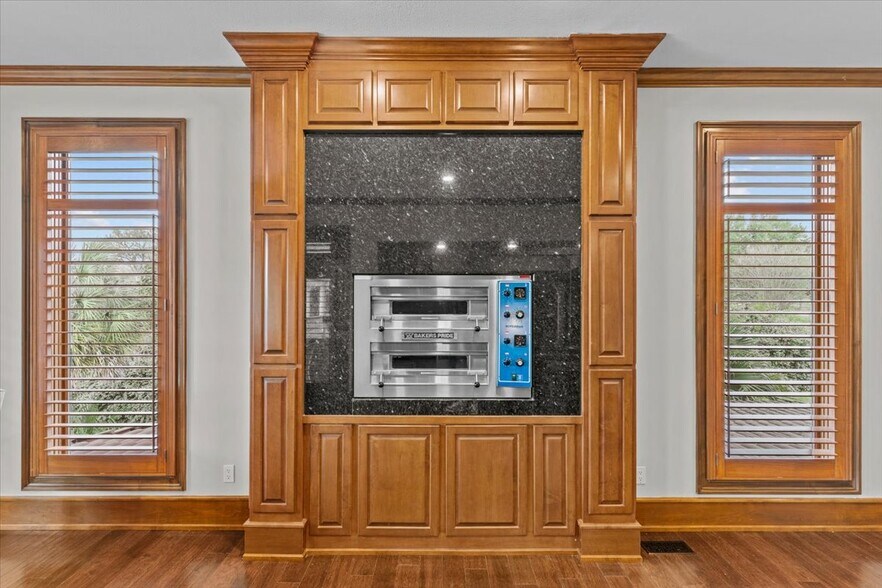 Building Photo - 200 Asphodel Dr