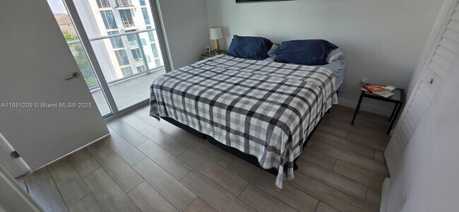 Building Photo - 1600 SW 1st Ave