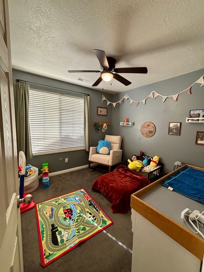 Building Photo - GORGEOUS Townhome!!!