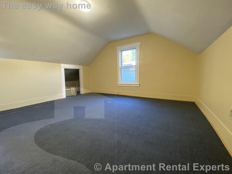 Building Photo - 153 Hamilton St