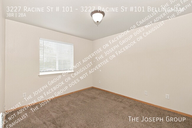 Building Photo - 3227 Racine St