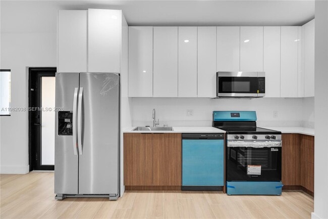 Building Photo - 1037 NW 2nd St