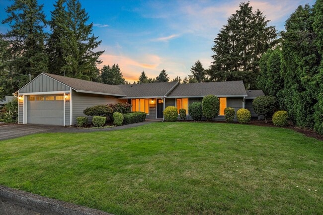 Building Photo - Live in One of Lake Oswego's Most Convenie...