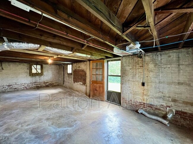 Building Photo - 145 Blanton St