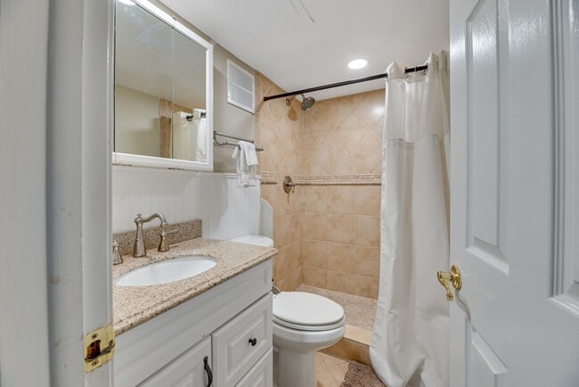 Building Photo - 7 Cliffside Dr