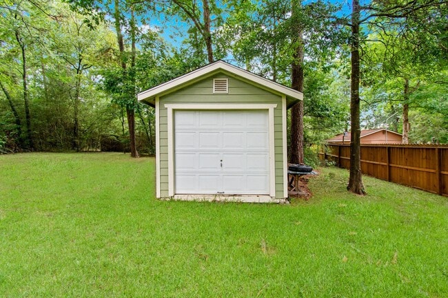 Building Photo - 10629 Royal Cavins Dr