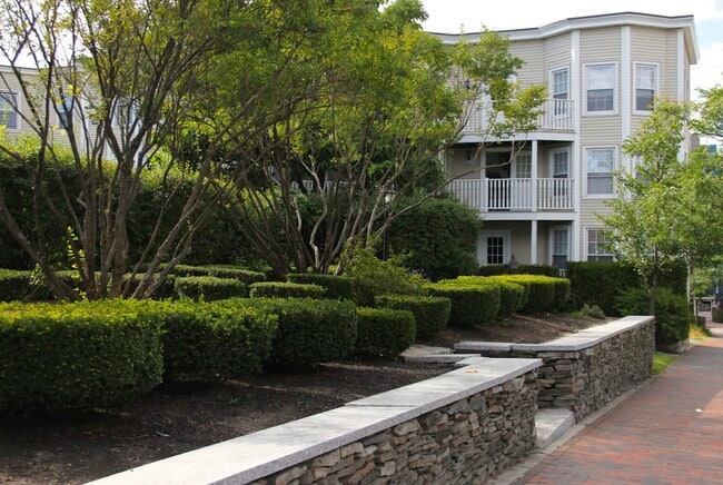 Building Photo - 158 Pearl St