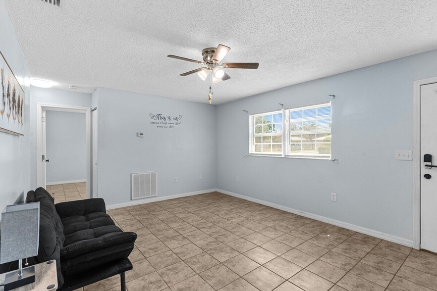 Building Photo - 2250 N Bennett Rd