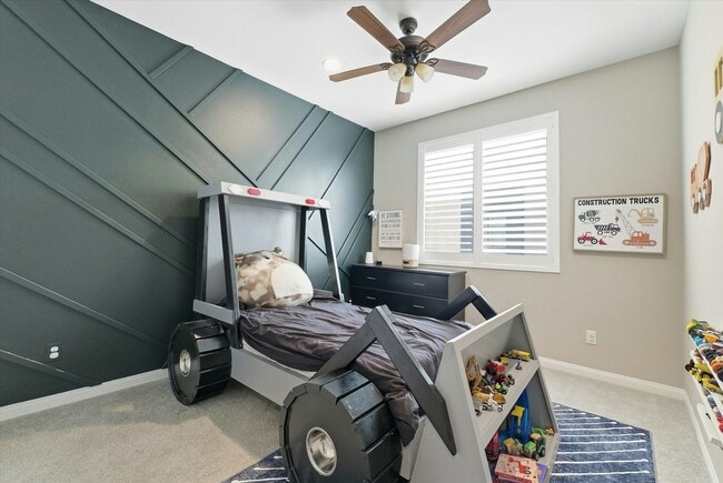 Building Photo - 155 Spectacle