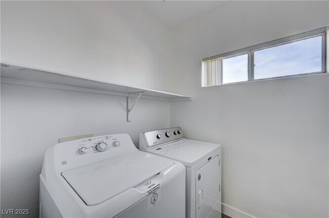 Building Photo - 2615 W Gary Ave