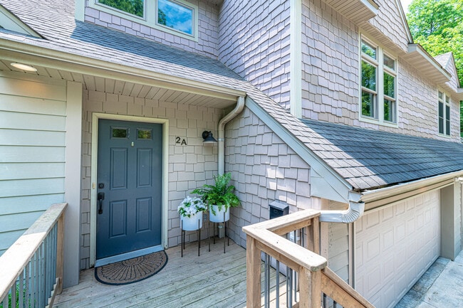 Building Photo - 2 E Clarkson Rd