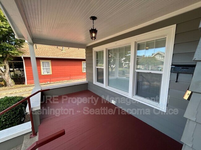 Building Photo - 208 N Washington Ave