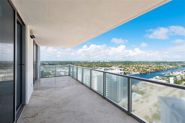 Building Photo - 3101 S Ocean Dr