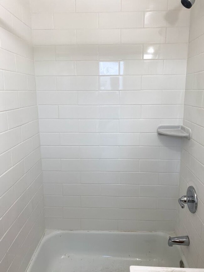 Building Photo - 5603 Fair Oaks St