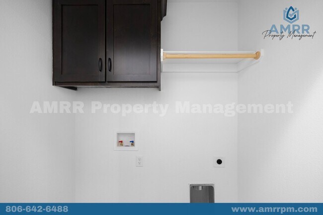 Building Photo - New 3 Bedroom Townhome In Duenweg!