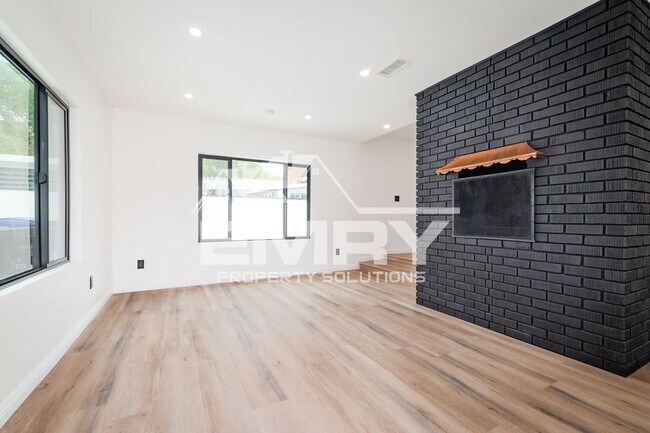 Building Photo - 9135 Arrington Ave
