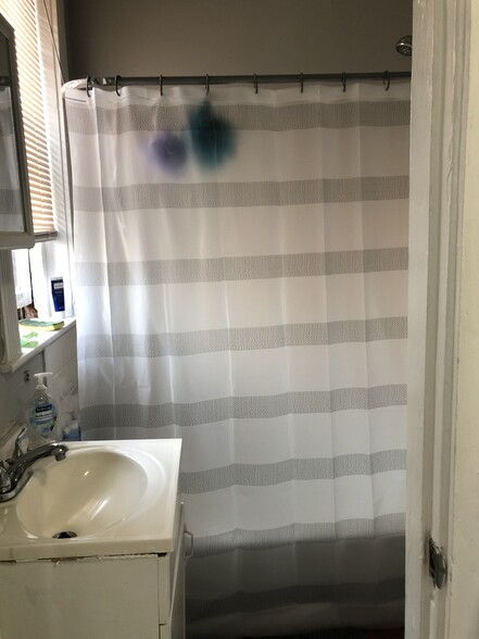 Building Photo - 448 Park Dr