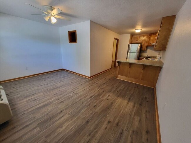 Building Photo - 1405 Neil Ln