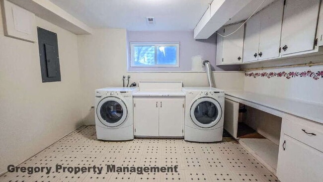 Building Photo - 10803 NE 111th Pl