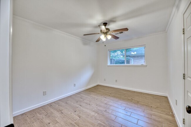 Building Photo - 5722 Cheltenham Dr