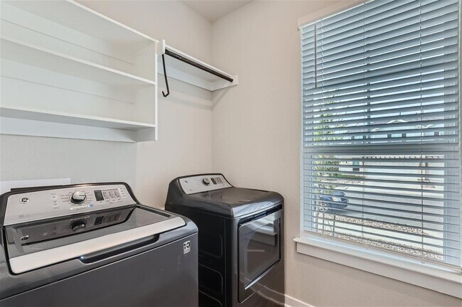 Building Photo - 2233 Rocoso Trl