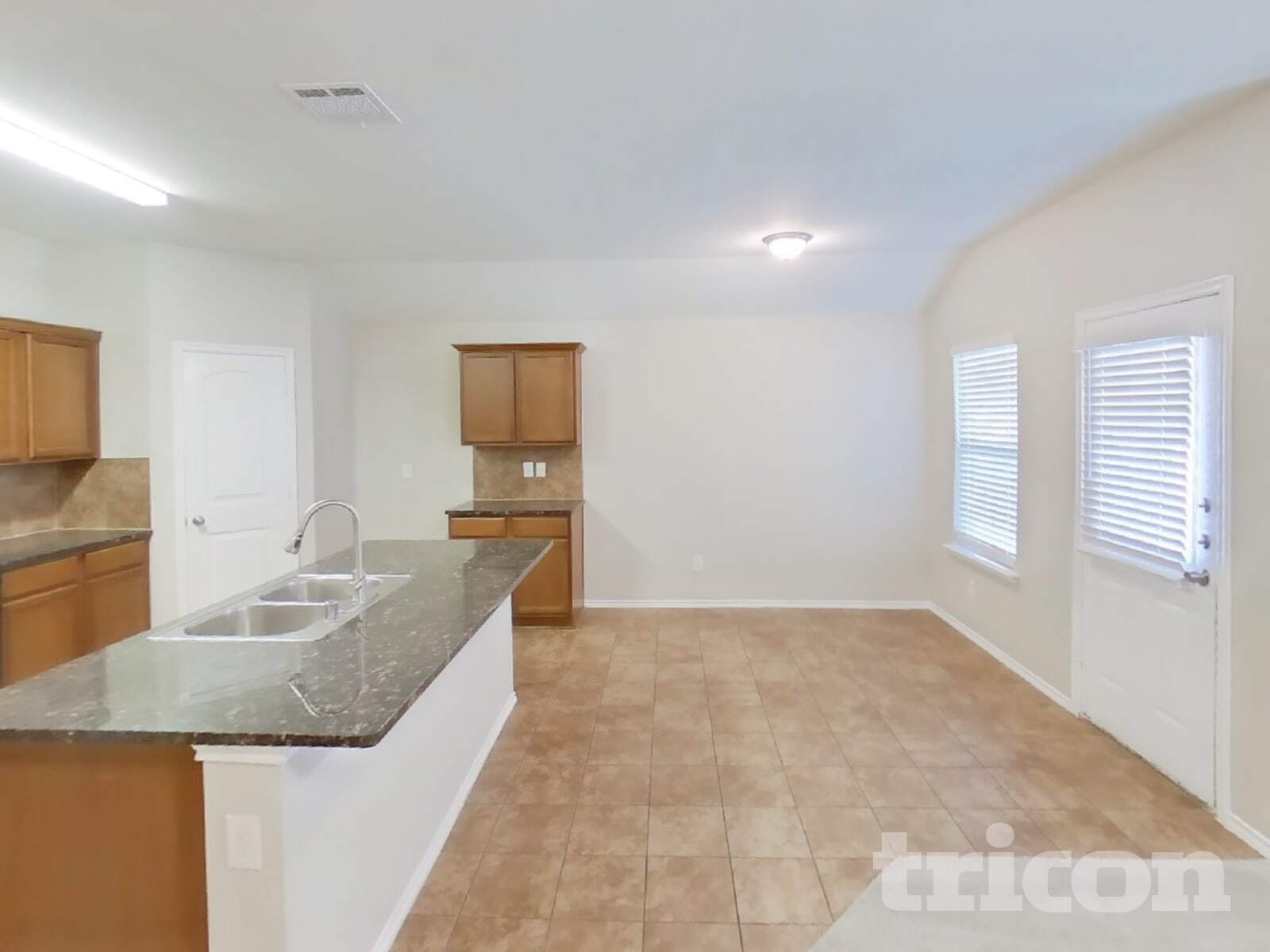 Building Photo - 1114 Bellevue Dr