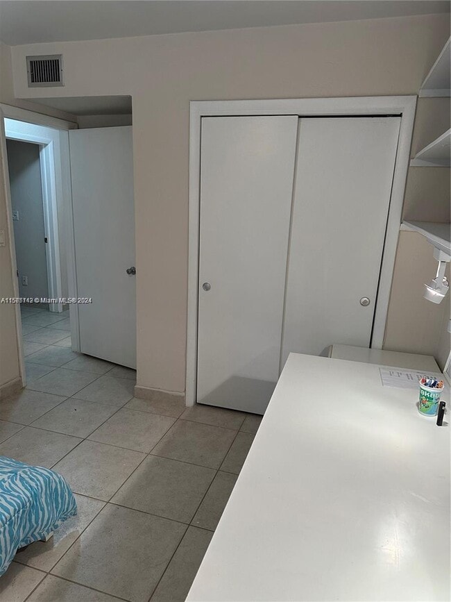 Building Photo - 9456 SW 77th Ave