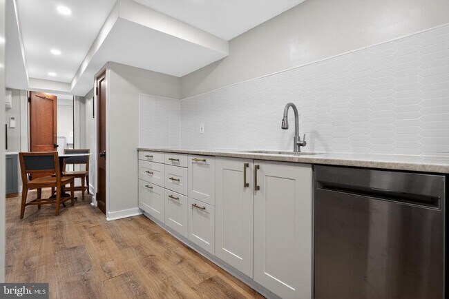 Building Photo - 32 Farragut Pl NW