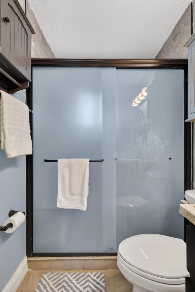 Building Photo - 2010 SW 6th Ave