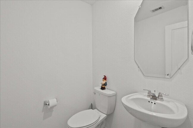 Building Photo - 512 Maple Bnd Ln
