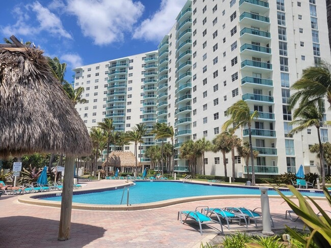 Building Photo - 3901 S Ocean Dr