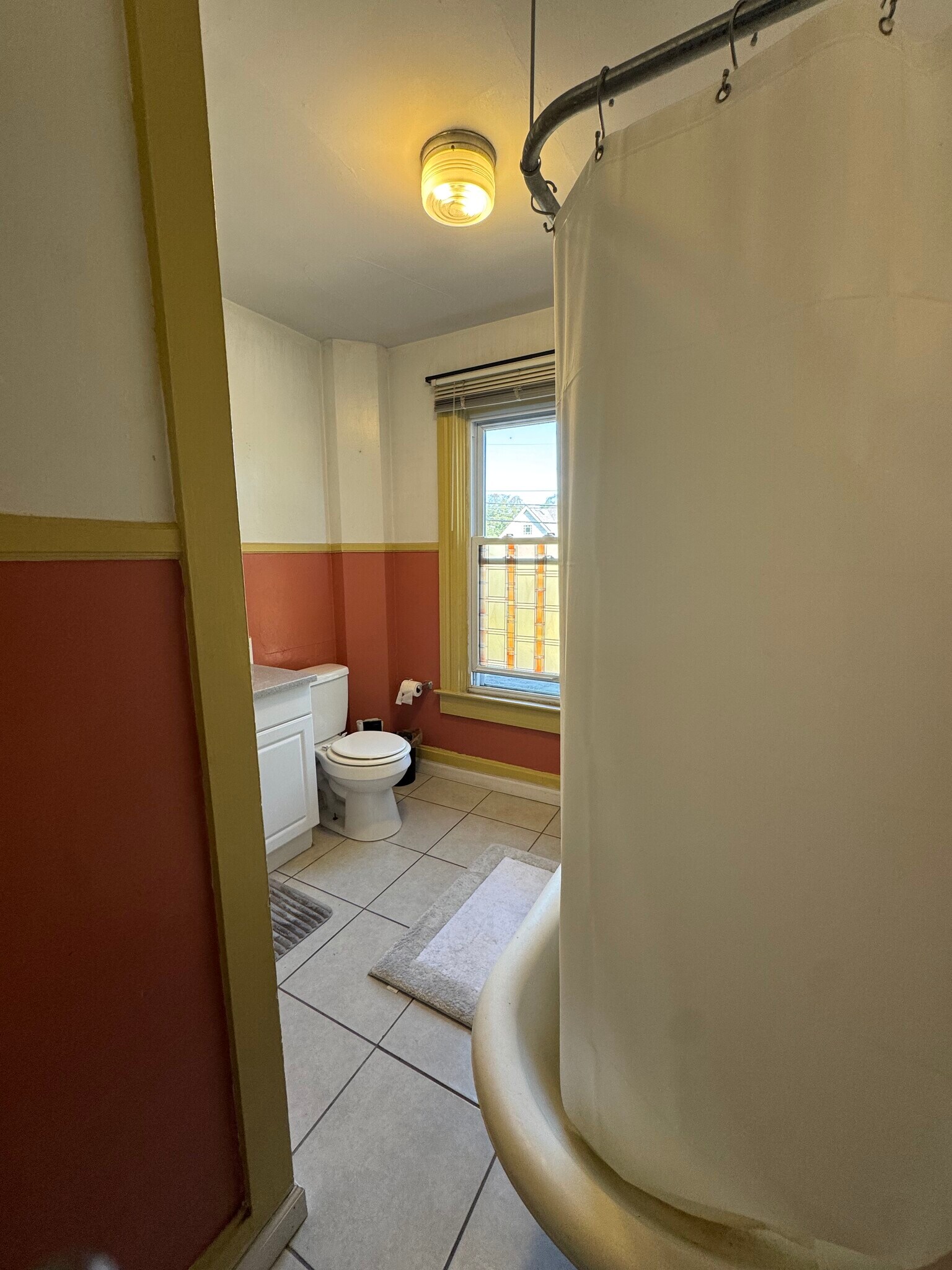 Bath, claw foot tub/shower - 439 W Loveland Ave