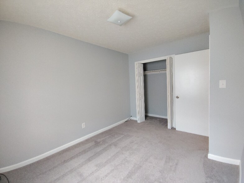 Building Photo - 25 Fonda Dr