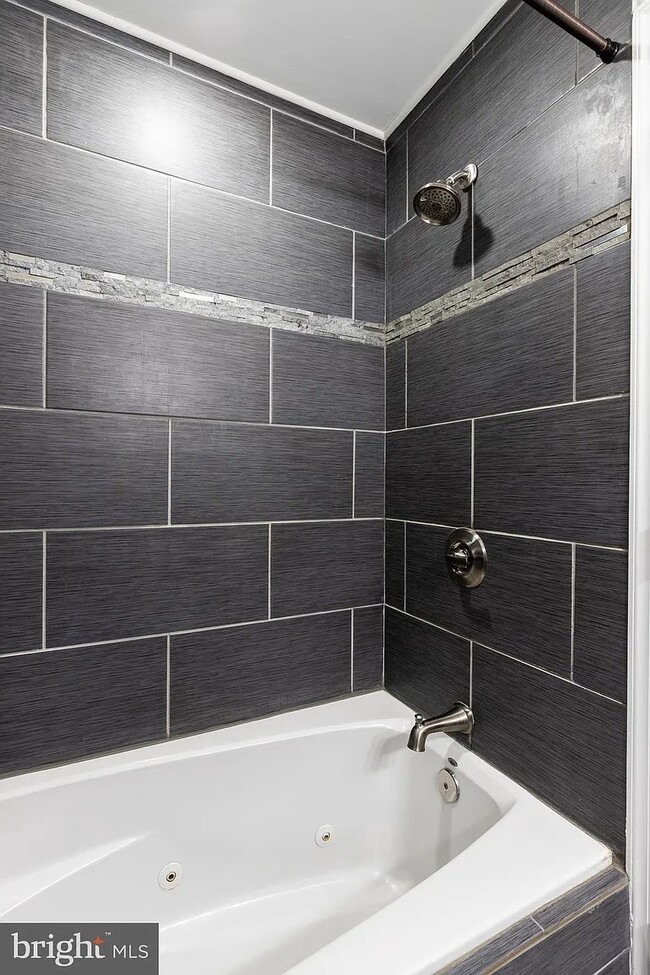 Building Photo - 411 S Duncan St