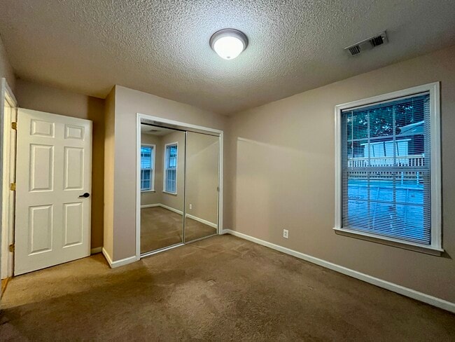 Building Photo - 107 Vanessa Dr
