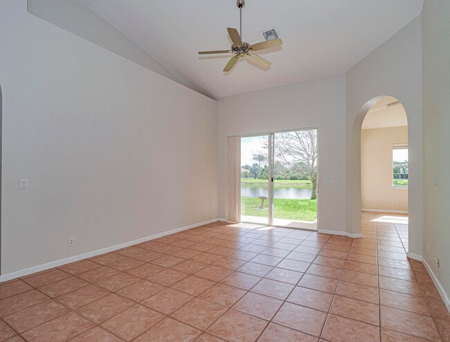 Building Photo - 5518 Place Lake Dr