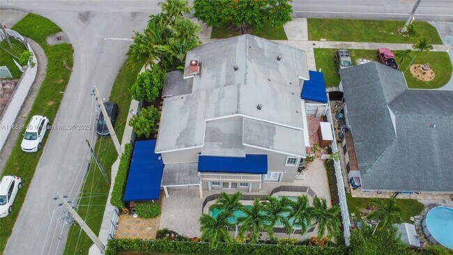 Building Photo - 12370 SW 96th St