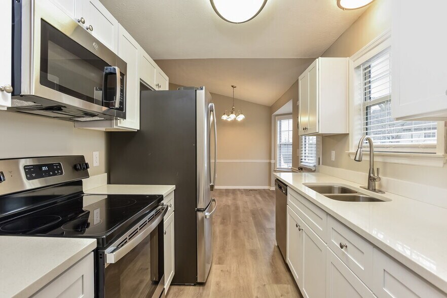Building Photo - 403 Trailsend Ct