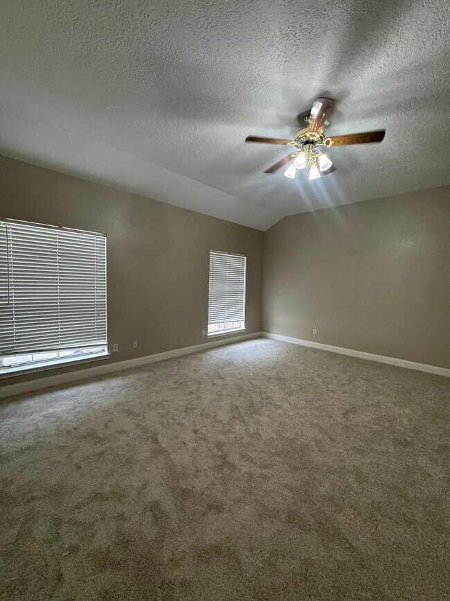 Building Photo - 201 Pebble Springs Ln