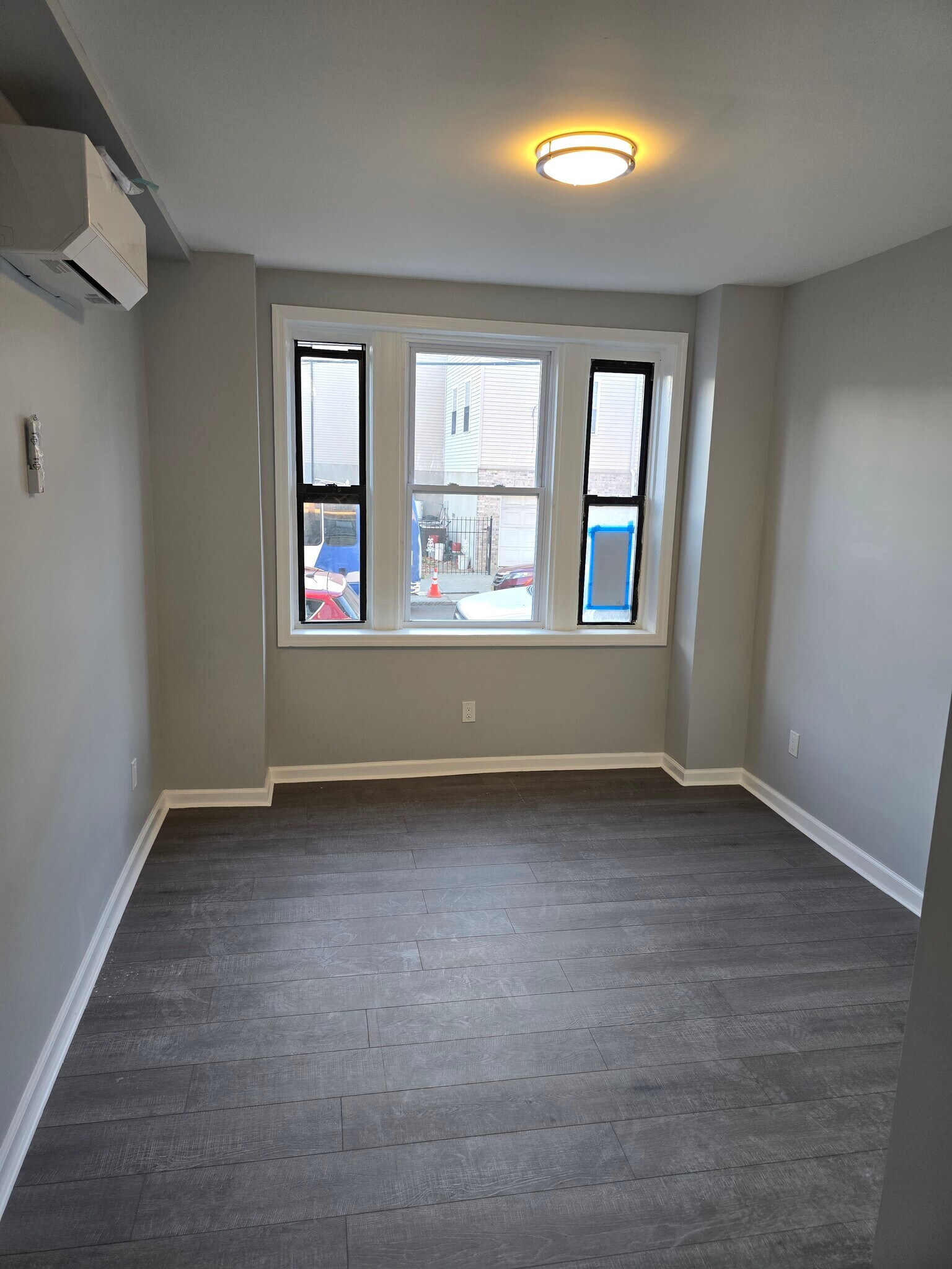 Building Photo - 136 Winfield Ave
